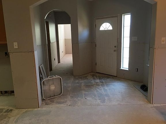 3rd image of 107 Glade Bridge Ct