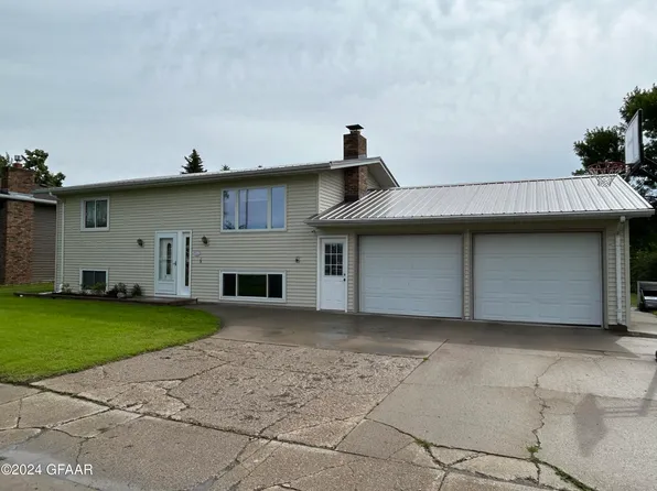 1546 Western Ave, Grafton, ND 58237