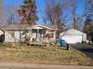 1415 Lanewood Dr, Dixon, IL 61021