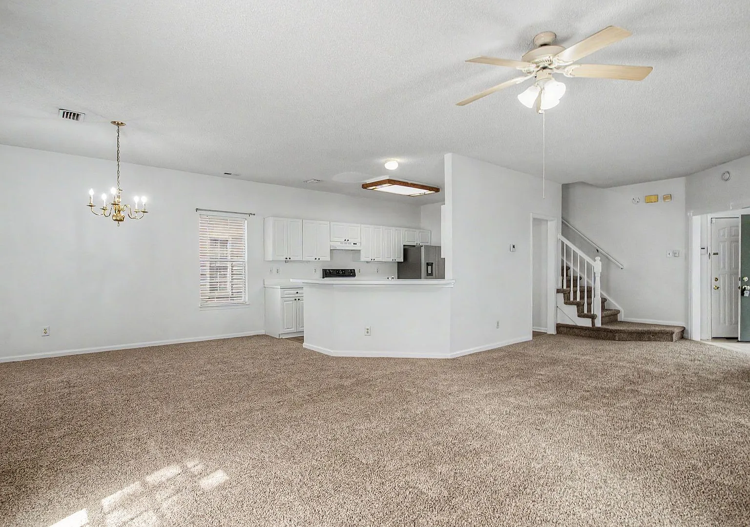 Beautiful Kiln Creek Home with Fresh Updates — Photo 4
