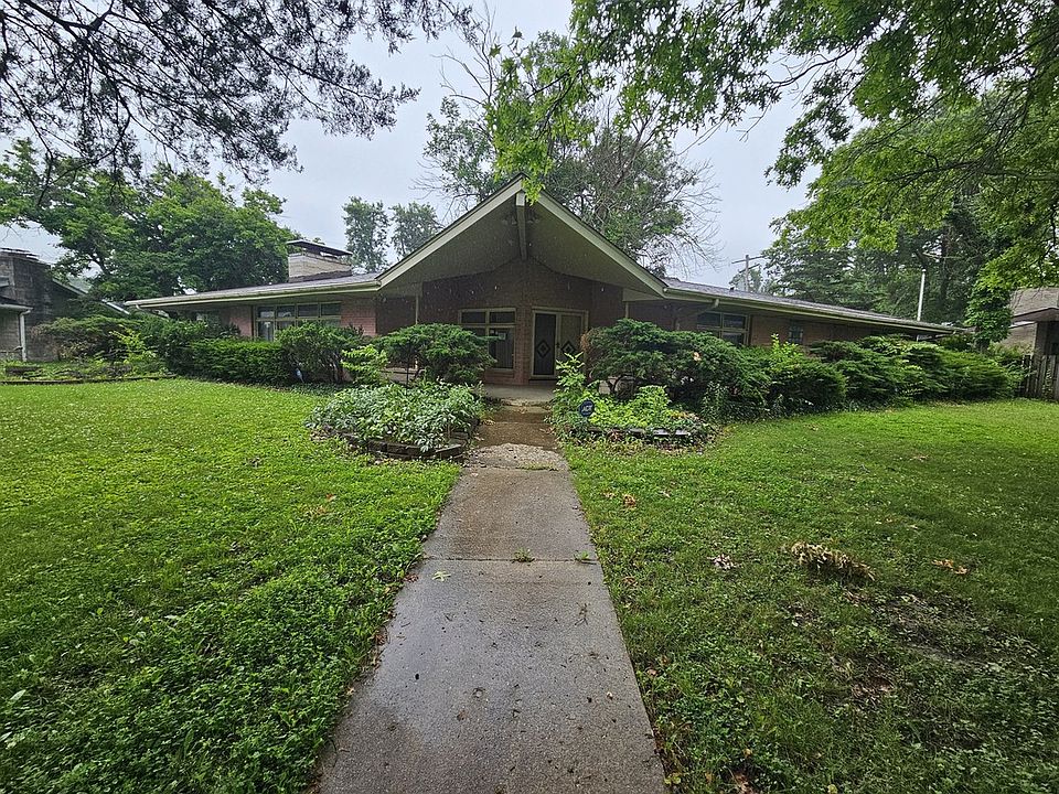 1st image of 130 S Austin Ave