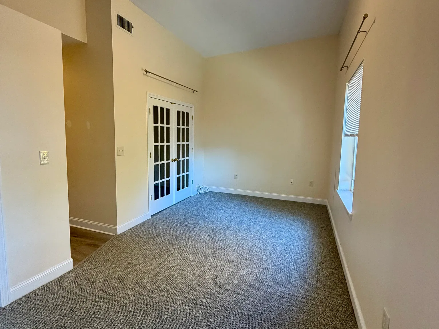 2 bed, 1.0 bath, 900 sqft, $2,495 — Photo 3