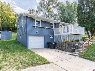 7153 N 39th St, Omaha, NE 68112