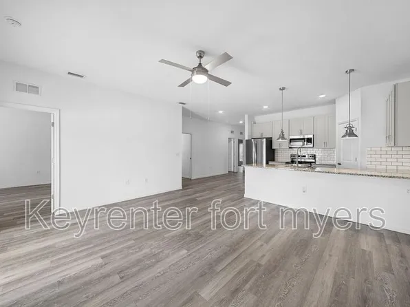 4716 29th St SW, Lehigh Acres, FL 33973