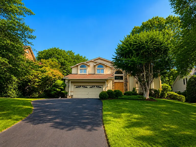 7204 Elizabeth Dr — Photo 1