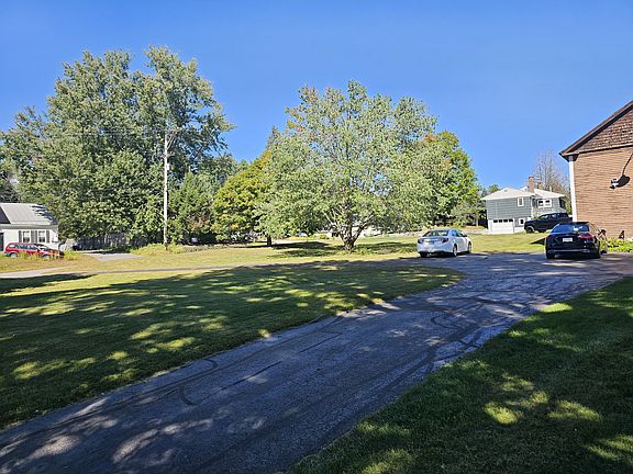 3rd image of 417 Fairbanks Rd