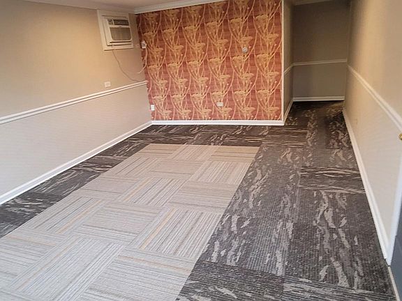 2nd image of 15214 Woodlawn Ave