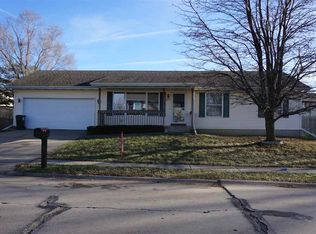 6215 Appomattox Rd, Davenport, IA 52806