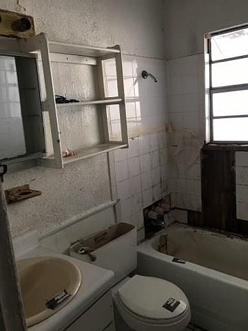 2nd image of 1220 Crest Park Dr