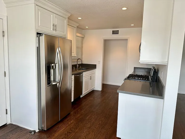 1200 Wilson Ave — Photo 5
