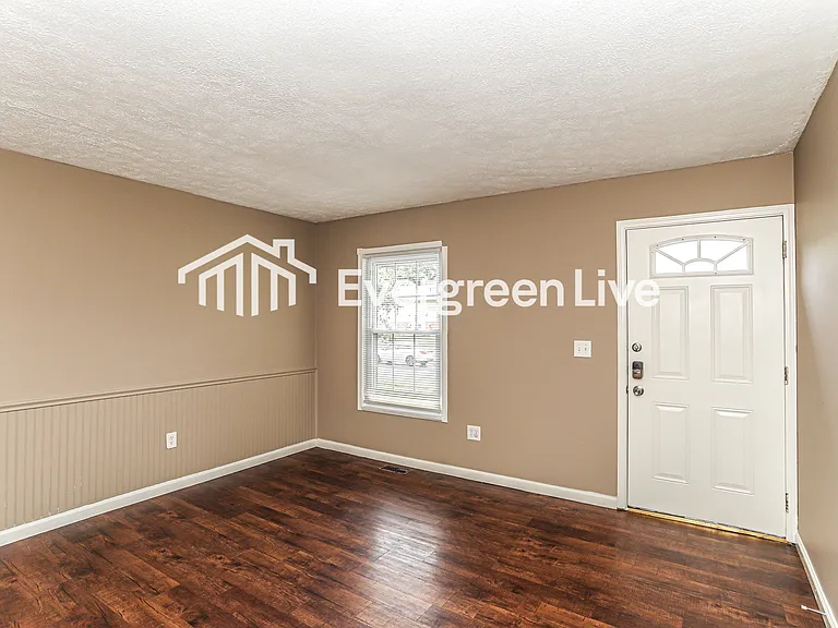 12055 Spalding Dr — Photo 3
