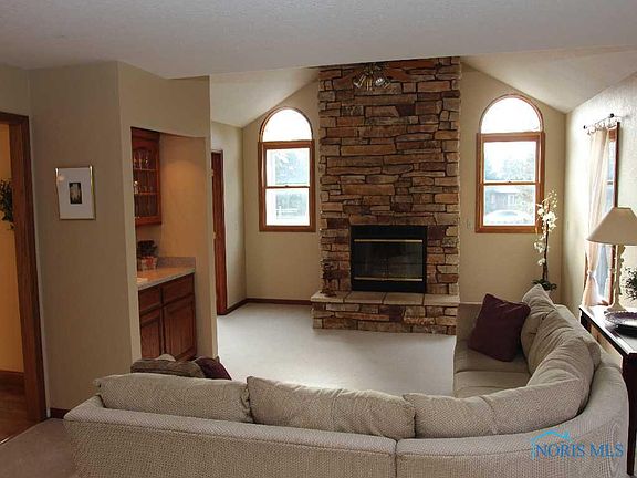 3rd image of 1120 Valley Bluff Dr