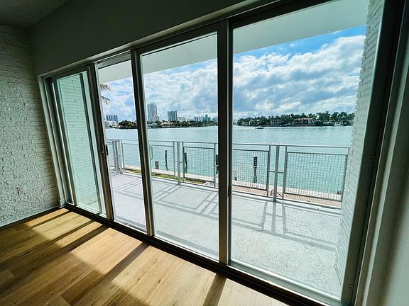 3rd image of 950 Bay Dr #14