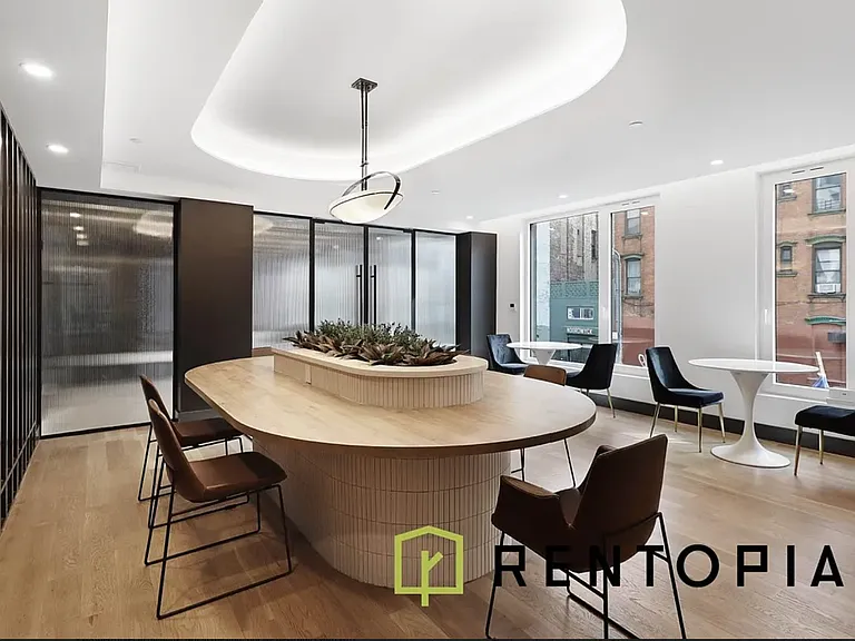 228 Berry St #7R — Photo 16