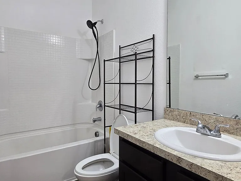 15660 Merlin Ave — Photo 7