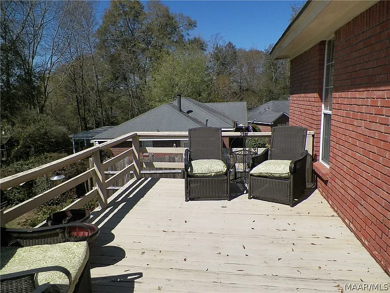 243 Primrose Dr — Photo 18