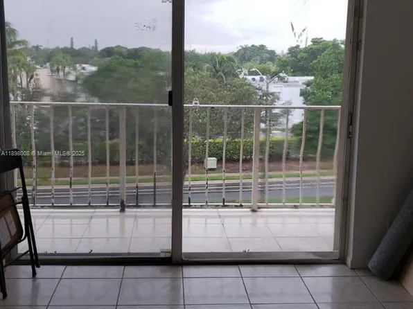 500 Executive Center Dr APT 4E, West Palm Beach, FL 33401