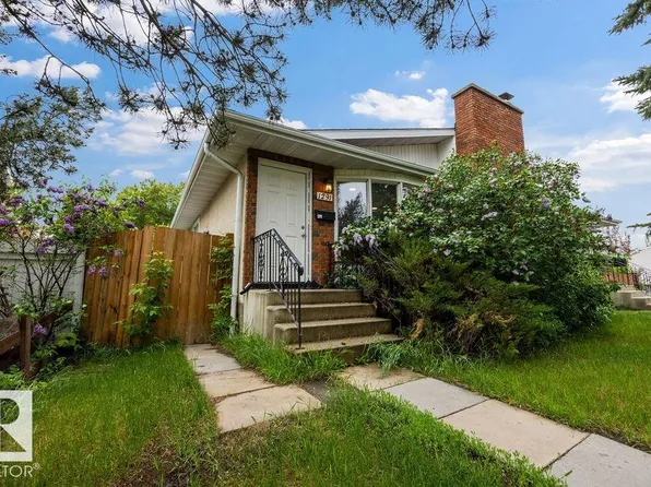 1291 Lakewood Rd W, Edmonton, AB T6K 3Y1