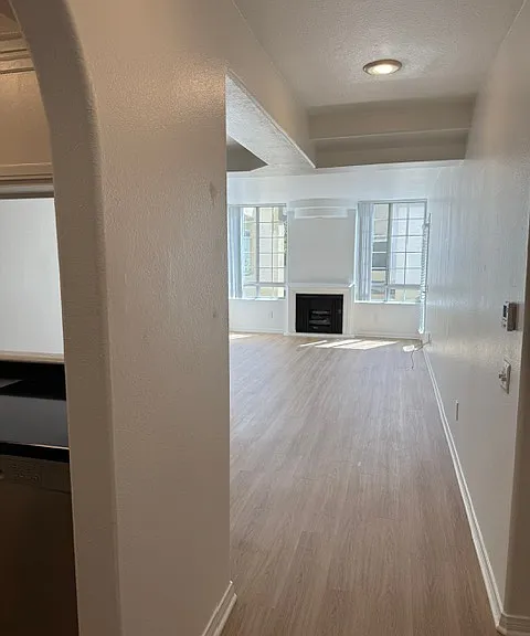 Canoga Luxury Apartments — Photo 13