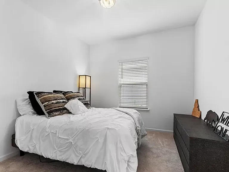 3036 Crossfield Dr — Photo 5