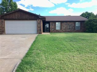 2524 Manor Way, Clinton, OK 73601