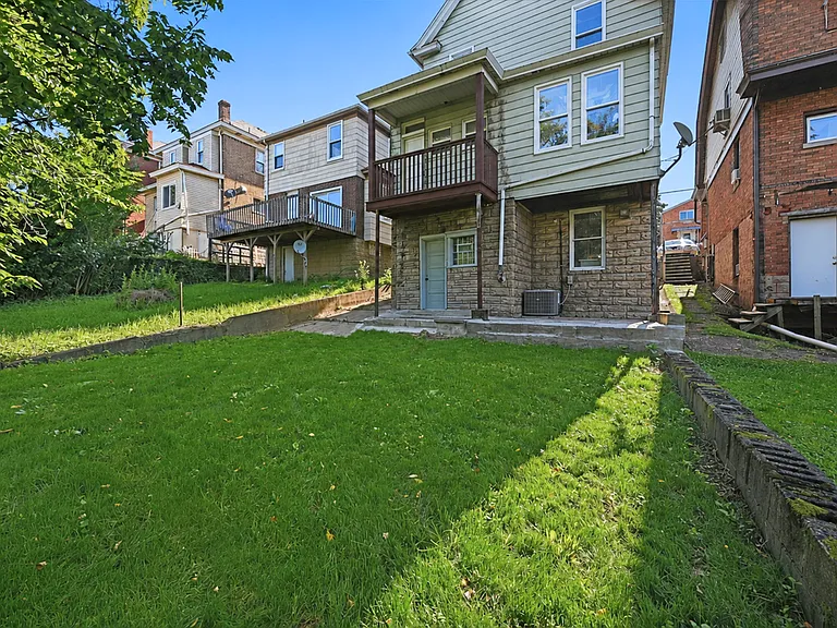 1642 Methyl St — Photo 33