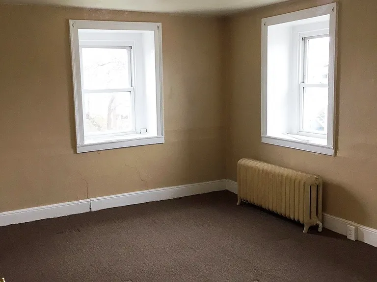 2 E Broad St #2 — Photo 8