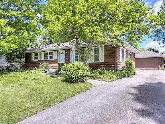 3rd image of 2715 Karen Dr