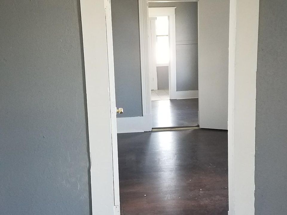 2nd image of 2137 W Walnut St APT D