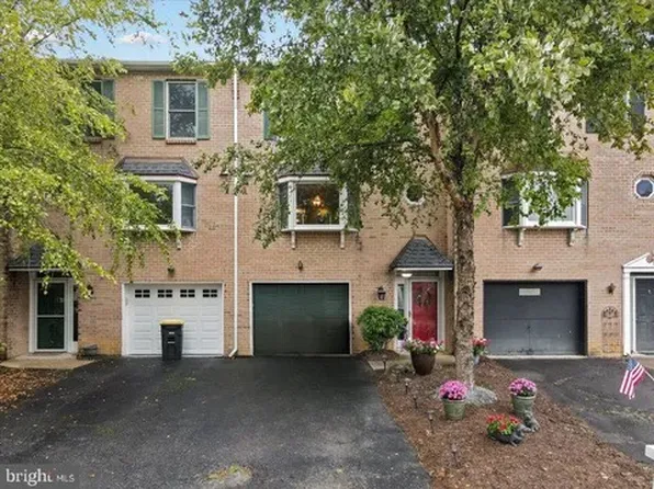1885 Georgia Dr, Whitehall, PA 18052