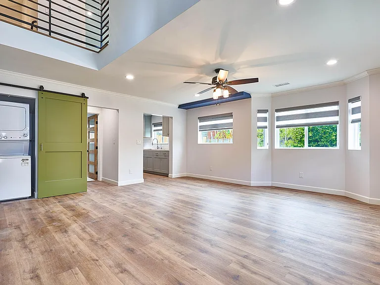161 S Kingsley Dr — Photo 15