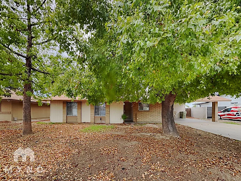 7233 W San Miguel Ave — Photo 2