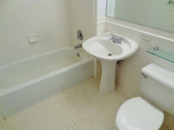 3rd image of 70 Battery Pl APT 201