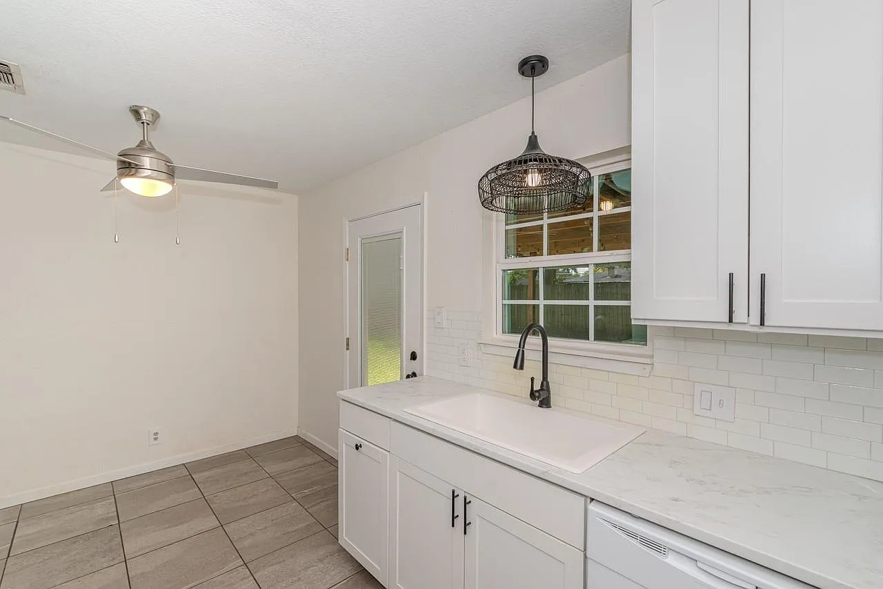 3 bed, 1.5 bath, 993 sqft, $1,475 — Photo 4