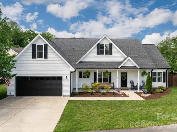185 Springfield Meadow Dr, Etowah, NC 28729