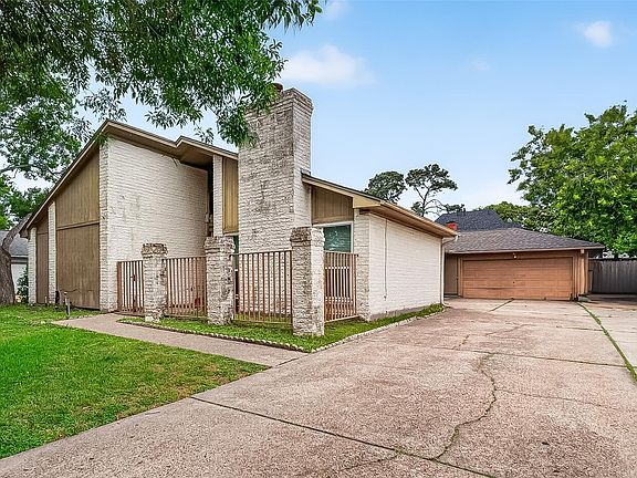 2nd image of 12811 Hidden Castle Dr