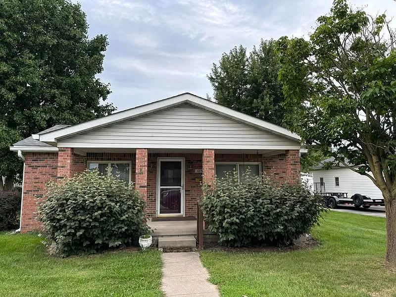 3 bed, 1080 sqft, $1,600 — Photo 1