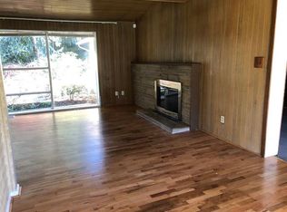 4060 Island Crest Way, Mercer Island, WA 98040