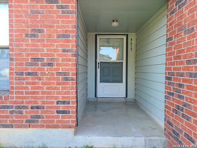 3 bed, 2.0 bath, 1140 sqft, $1,400 — Photo 3