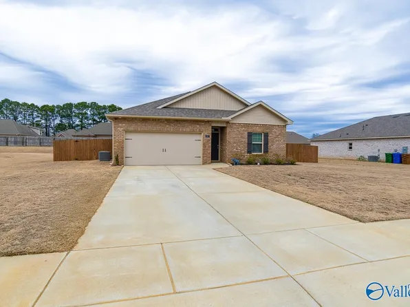 511 Raccoon Way, Hartselle, AL 35640