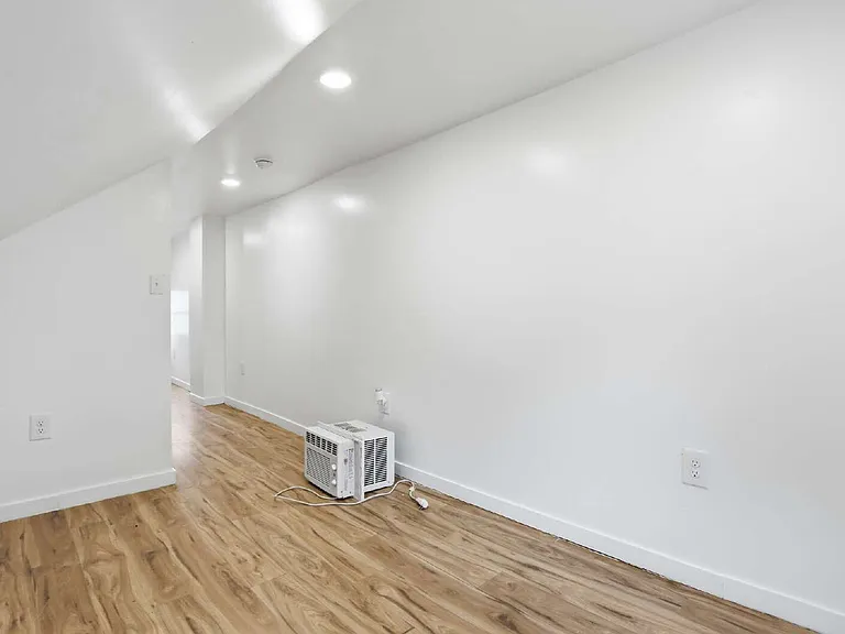316 N High St — Photo 18