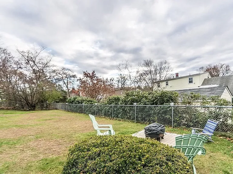 170 Ravenswood Rd — Photo 32