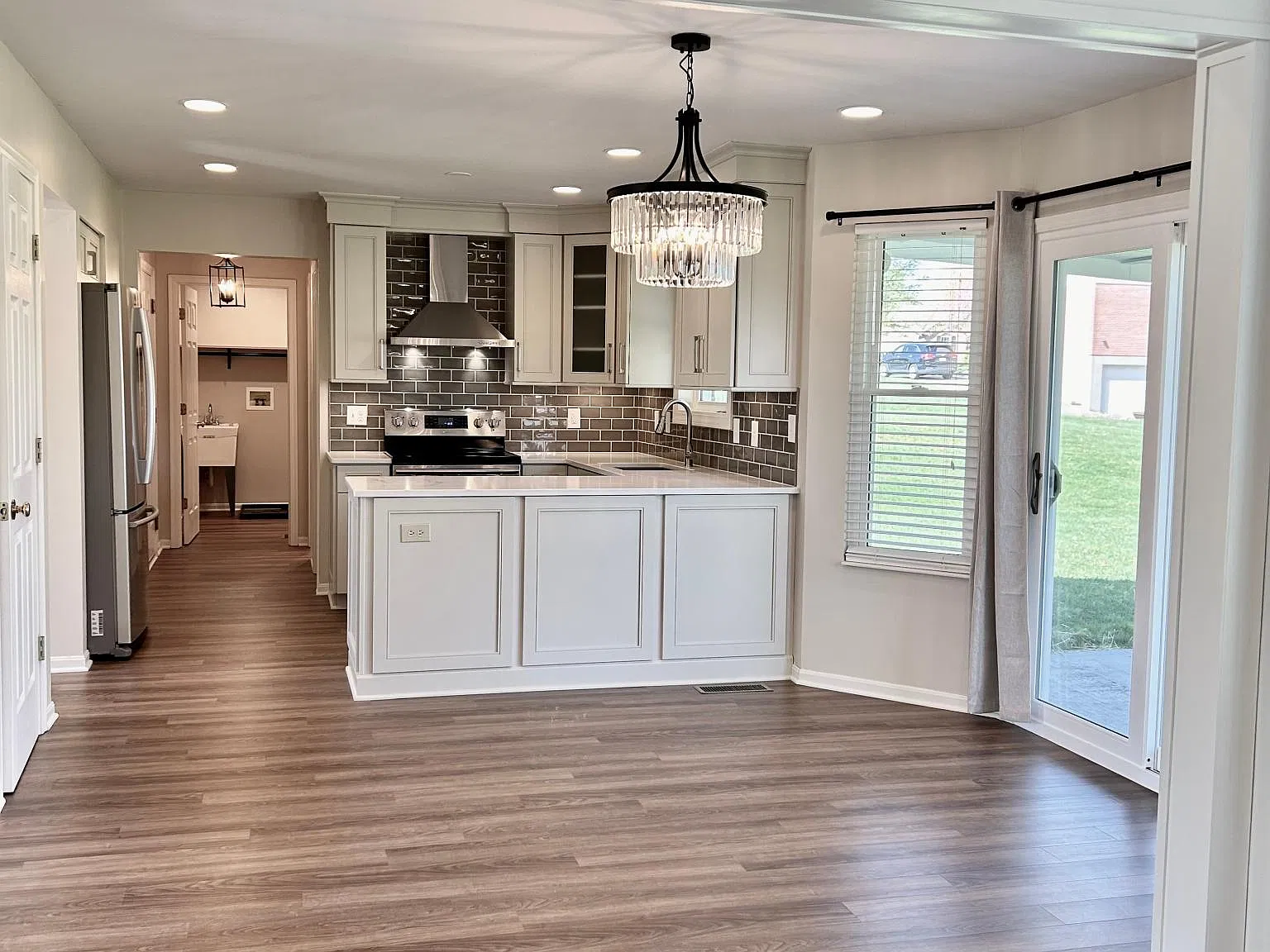 3 bed, 2.5 bath, 1900 sqft, $2,395 — Photo 3