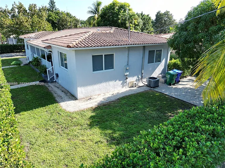 1380 SW 11th St #1 — Photo 17