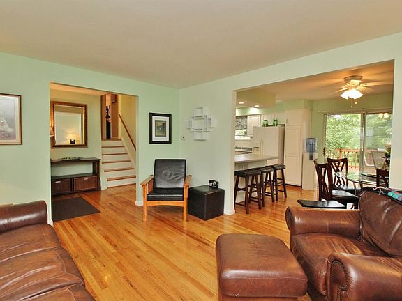 4th image of 722 Hillview Dr