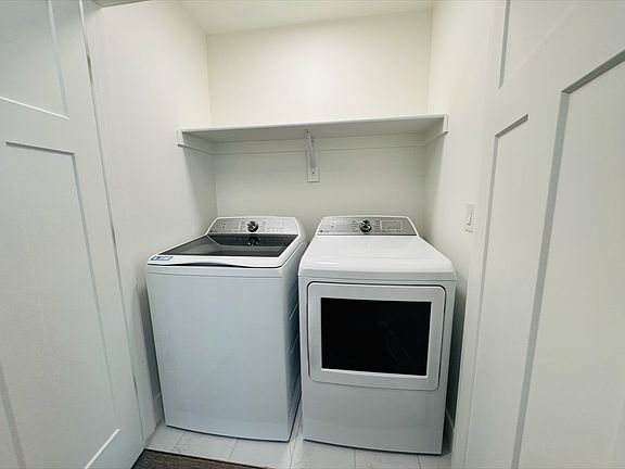3rd image of 156 E Linkwood Pl #41