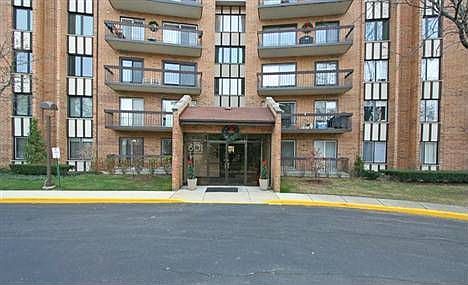 1st image of 601 Lake Hinsdale Dr APT 106