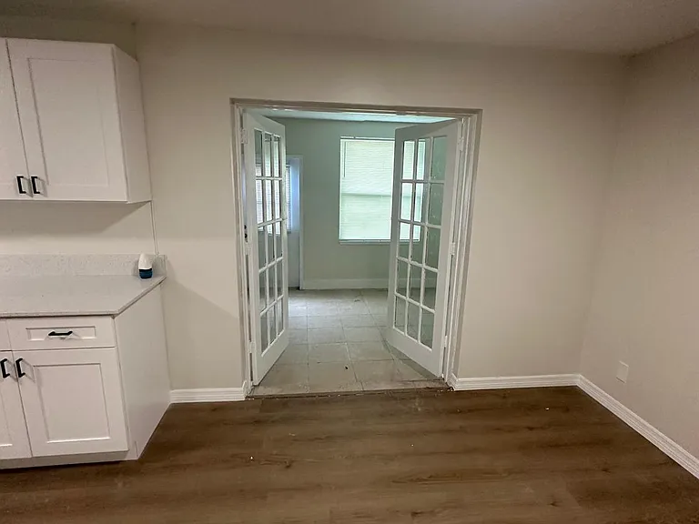 591 Cambridge Cir — Photo 10