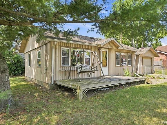 3rd image of 2428 Circle Dr