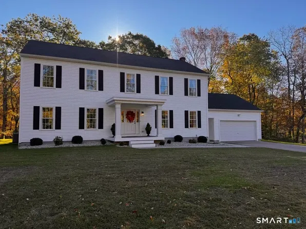 4 Chester Maine Road, North Stonington, CT 06359